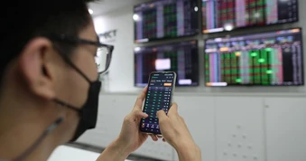 Khối ngoại rót ròng 260 tỷ đồng, chứng khoán Việt vẫn dè dặt