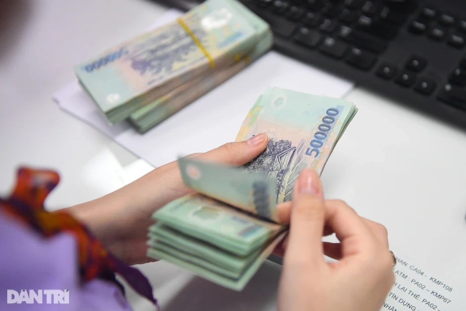 Lãi suất liên ngân hàng liên tục lao dốc, về sát 1%/năm Lãi suất liên ngân hàng liên tục lao dốc, về sát 1%/năm