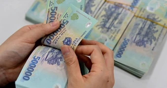 Lãi suất liên ngân hàng tăng vọt lên 13%