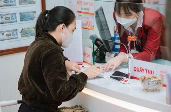 Lãi suất tiết kiệm mới nhất: Cam kết giảm nhưng cuộc đua huy động chưa hạ nhiệt