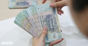 Lãi suất từ 7%/năm, tiền gửi cư dân lần đầu vượt 11 triệu tỷ đồng
