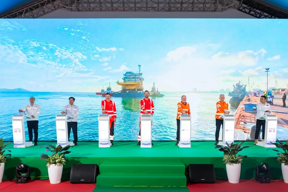 Lần đầu tiên Việt Nam xuất khẩu sang châu Âu 4 công trình điện khổng lồ: Cao bằng tòa nhà 15 tầng, nặng tương đương 20 chiếc máy bay Boeing 777 Lần đầu tiên Việt Nam xuất khẩu sang châu Âu 4 công trình điện khổng lồ: Cao bằng tòa nhà 15 tầng, nặng tương đương 20 chiếc máy bay Boeing 777