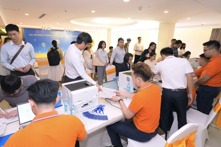 Lãnh đạo Sacombank: Xử lý cổ phần ông Trầm Bê có thể kéo dài thêm vài năm Lãnh đạo Sacombank: Xử lý cổ phần ông Trầm Bê có thể kéo dài thêm vài năm