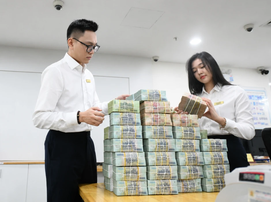Lộ diện 'đại gia' gửi hàng trăm tỷ đồng không kỳ hạn Lộ diện 'đại gia' gửi hàng trăm tỷ đồng không kỳ hạn