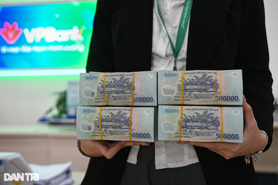 Loạt ngân hàng điều chỉnh lãi suất, gửi tiền ở đâu có lãi trên 7%/năm? Loạt ngân hàng điều chỉnh lãi suất, gửi tiền ở đâu có lãi trên 7%/năm?