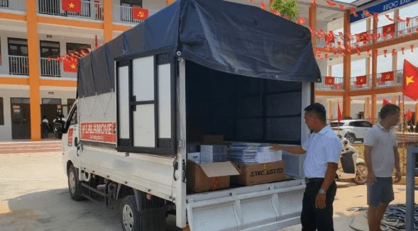 Một công ty giao hàng tuyên bố có xe tải 18 tấn, một chuyến giao tới 19 địa điểm Một công ty giao hàng tuyên bố có xe tải 18 tấn, một chuyến giao tới 19 địa điểm