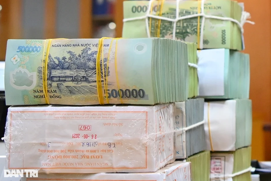 Một ngân hàng bất ngờ tăng 0,6% lãi suất kỳ hạn dài Một ngân hàng bất ngờ tăng 0,6% lãi suất kỳ hạn dài