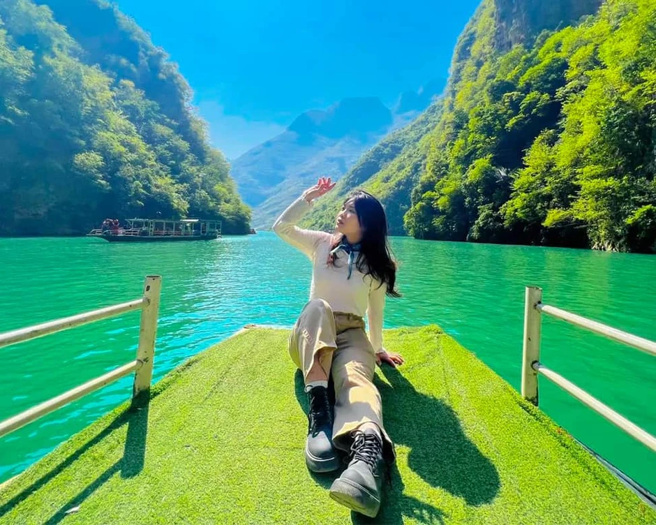 Một tuyến cáp treo mới đang được nghiên cứu xây tại cung đèo dài 20 km, đỉnh cao nhất tới 1.400 m: Xung quanh bao bọc bởi rừng già và núi đá, đường lên hiện tại quanh co, hiểm trở Một tuyến cáp treo mới đang được nghiên cứu xây tại cung đèo dài 20 km, đỉnh cao nhất tới 1.400 m: Xung quanh bao bọc bởi rừng già và núi đá, đường lên hiện tại quanh co, hiểm trở