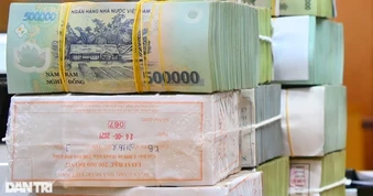 Ngân hàng Big 4 bất ngờ tăng mạnh lãi suất tiền gửi, mức cao nhất 7,4%