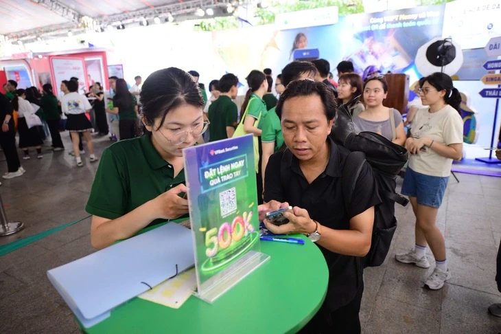 Ngân hàng muốn giúp tiểu thương thu tiền dễ hơn
