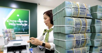 Ngân hàng Nhà nước bơm mạnh tiền khi lãi suất tăng cao