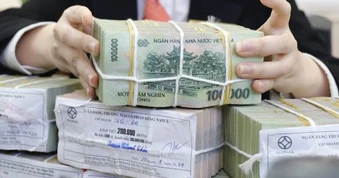Ngân hàng nói không thiếu tiền, vì sao doanh nghiệp vẫn than khó vay?