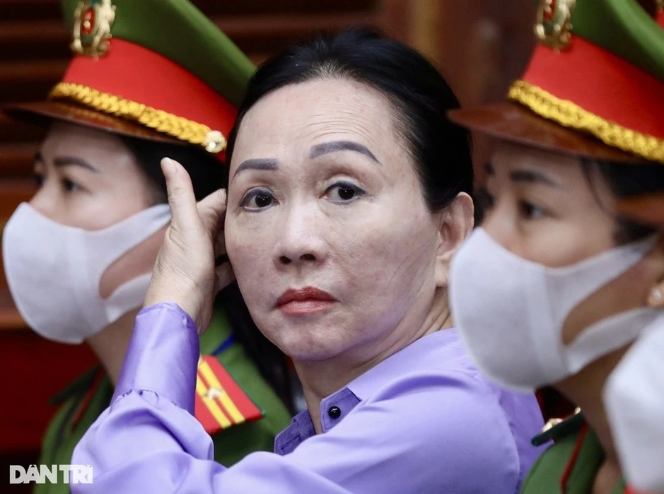 Ngân hàng sắp đấu giá loạt "đất vàng" liên quan bà Trương Mỹ Lan Ngân hàng sắp đấu giá loạt "đất vàng" liên quan bà Trương Mỹ Lan