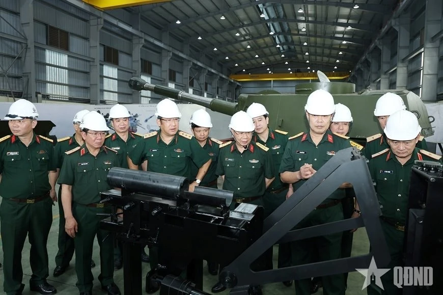 Ngay tháng 5, Việt Nam thử nghiệm xe tăng hạng nhẹ tự chế tạo, ra mắt vào tháng 12: Ai đứng sau? Ngay tháng 5, Việt Nam thử nghiệm xe tăng hạng nhẹ tự chế tạo, ra mắt vào tháng 12: Ai đứng sau?