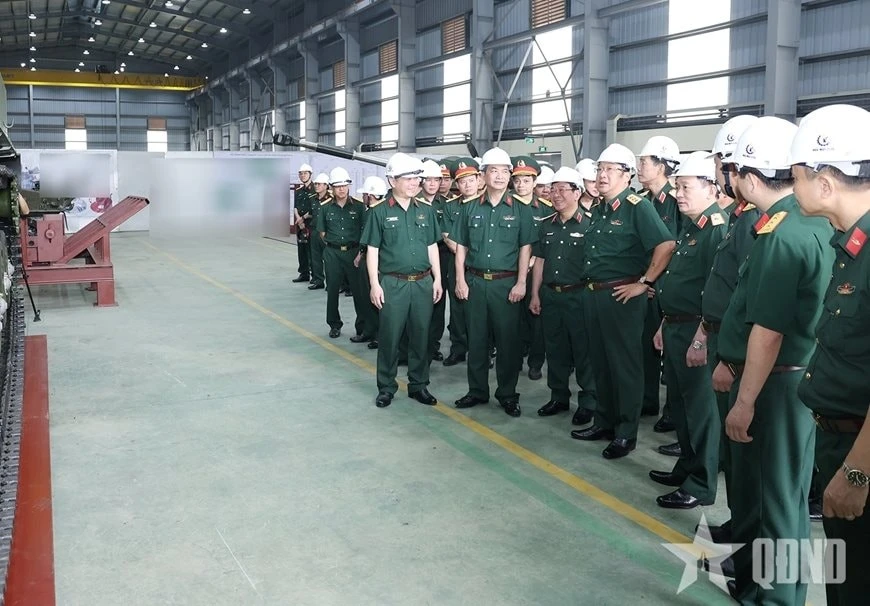 Ngay tháng 5, Việt Nam thử nghiệm xe tăng hạng nhẹ tự chế tạo, ra mắt vào tháng 12: Ai đứng sau? Ngay tháng 5, Việt Nam thử nghiệm xe tăng hạng nhẹ tự chế tạo, ra mắt vào tháng 12: Ai đứng sau?