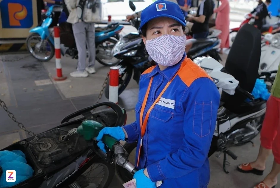 Nghịch lý Petrolimex lỗ nặng vì giá xăng dầu tăng cao Nghịch lý Petrolimex lỗ nặng vì giá xăng dầu tăng cao