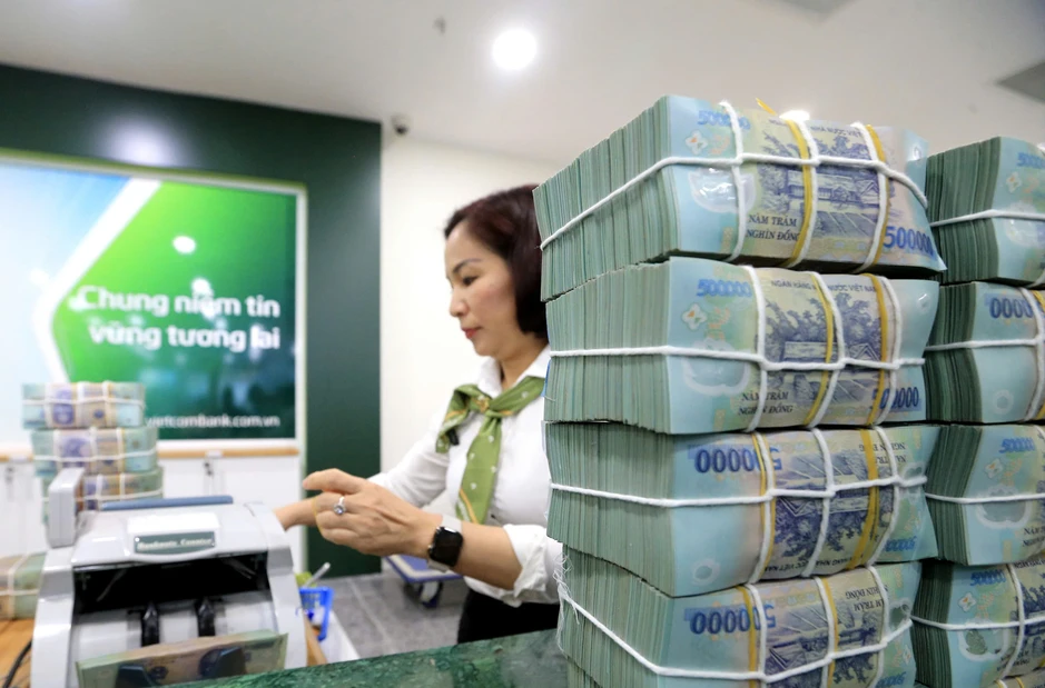 Người dân gửi tiền ngân hàng gia tăng tháng thứ 3 liên tiếp Người dân gửi tiền ngân hàng gia tăng tháng thứ 3 liên tiếp