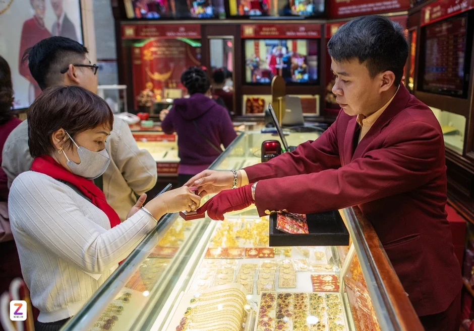 Người 'đu đỉnh' vàng đang lỗ gần 20 triệu đồng/lượng Người 'đu đỉnh' vàng đang lỗ gần 20 triệu đồng/lượng