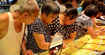 Người mua vàng vẫn lỗ 13 triệu đồng/lượng sau một tháng nắm giữ
