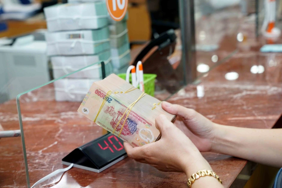 Người trẻ nếu đầu tư nên mua chứng khoán, vàng hay gửi tiết kiệm?