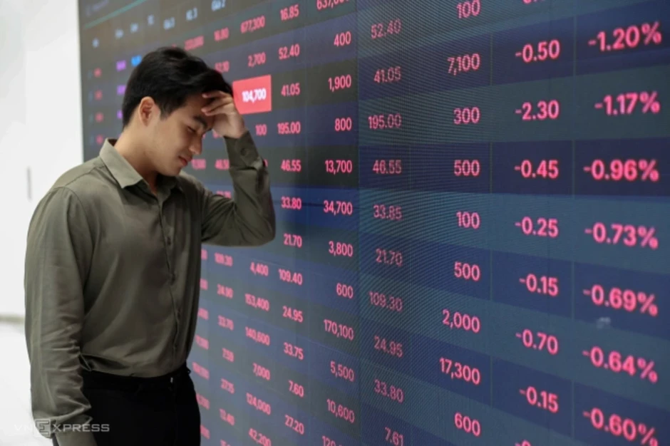Nhà đầu tư nước ngoài bán ròng hơn 3.200 tỷ đồng Nhà đầu tư nước ngoài bán ròng hơn 3.200 tỷ đồng