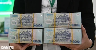 Nhiều ngân hàng âm thầm chào lãi suất vượt biểu công bố