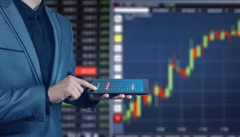 Nhóm cổ phiếu ngân hàng và bất động sản dẫn dắt thị trường, VN-Index phục hồi lên hơn 1.670 điểm