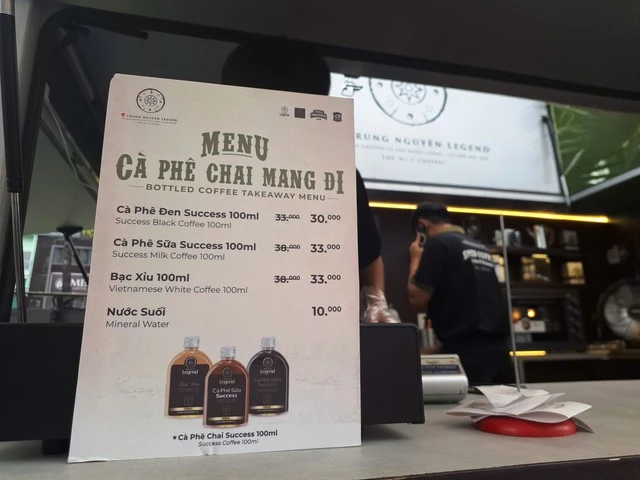 Những kiosk bán cà phê vỉa hè của ông Đặng Lê Nguyên Vũ vừa xuất hiện, 'lá bài ẩn' nào phía sau chiến lược mới từ Trung Nguyên Legend? Những kiosk bán cà phê vỉa hè của ông Đặng Lê Nguyên Vũ vừa xuất hiện, 'lá bài ẩn' nào phía sau chiến lược mới từ Trung Nguyên Legend?