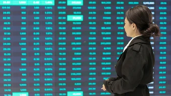 Những nước nào đang giao dịch chứng khoán xuyên trưa?