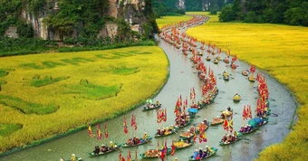 Ninh Bình đón lượng khách du lịch cao nhất trong dịp lễ Giỗ Tổ Hùng Vương và 30/4-1/5 nhưng nhưng 'quán quân' doanh thu lại thuộc về thành phố này
