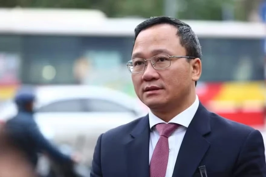 Ông Khuất Việt Hùng làm việc tại Vietjet Ông Khuất Việt Hùng làm việc tại Vietjet