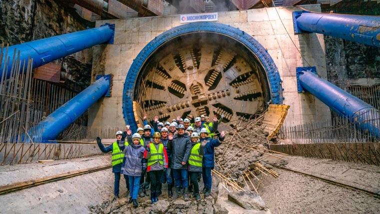 Ông Phạm Nhật Vượng đặt hơn 100 dây chuyền TBM làm metro Hà Nội: Kỷ lục thế giới là 23 máy cùng chạy, Trung Quốc từng cần tới 201 máy Ông Phạm Nhật Vượng đặt hơn 100 dây chuyền TBM làm metro Hà Nội: Kỷ lục thế giới là 23 máy cùng chạy, Trung Quốc từng cần tới 201 máy