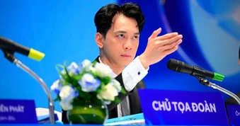 Ông Trần Hùng Huy nói với 1.000 cổ đông lý do ACB không đạt KPI lợi nhuận