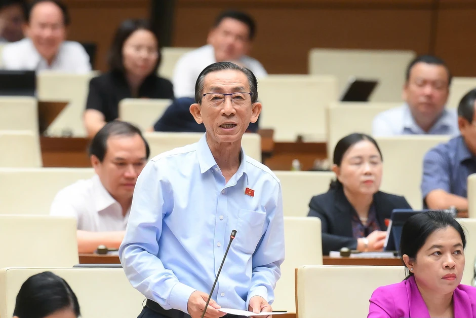 PGS.TS Trần Hoàng Ngân: TP.HCM có thể tăng trưởng 2 con số liên tục 20 năm PGS.TS Trần Hoàng Ngân: TP.HCM có thể tăng trưởng 2 con số liên tục 20 năm