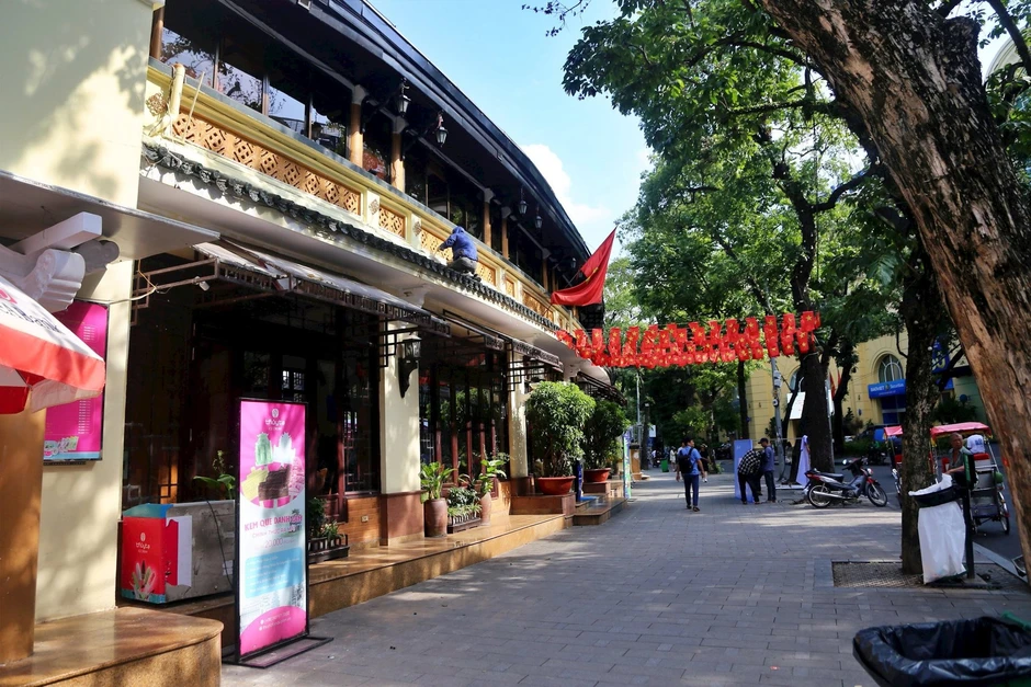 Phát hiện một loài địa y màu vàng cam kỳ lạ: Càng mọc nhiều, khả năng có ‘báu vật’ bên dưới càng lớn Phát hiện một loài địa y màu vàng cam kỳ lạ: Càng mọc nhiều, khả năng có ‘báu vật’ bên dưới càng lớn