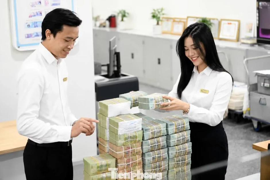 Phía sau 11 triệu tỷ đồng đang gửi trong ngân hàng Phía sau 11 triệu tỷ đồng đang gửi trong ngân hàng