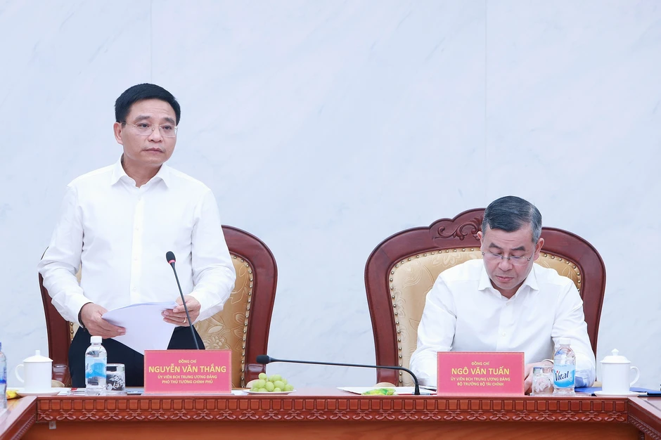 Phó Thủ tướng Nguyễn Văn Thắng và Bộ trưởng Tài chính Ngô Văn Tuấn bàn giao công tác Phó Thủ tướng Nguyễn Văn Thắng và Bộ trưởng Tài chính Ngô Văn Tuấn bàn giao công tác