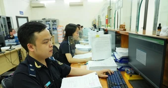 Rà soát hệ thống thuế, hải quan: Báo cáo Bộ Chính trị xem xét sắp xếp