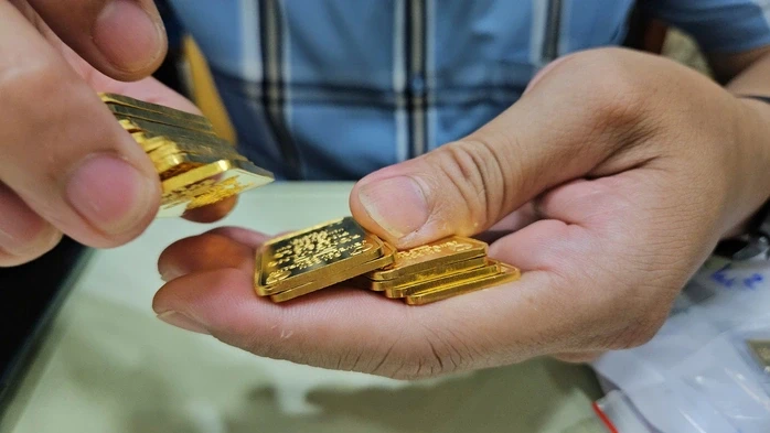 Rớt thêm 1,7 triệu đồng, giá vàng miếng SJC, vàng nhẫn xuống đáy Rớt thêm 1,7 triệu đồng, giá vàng miếng SJC, vàng nhẫn xuống đáy