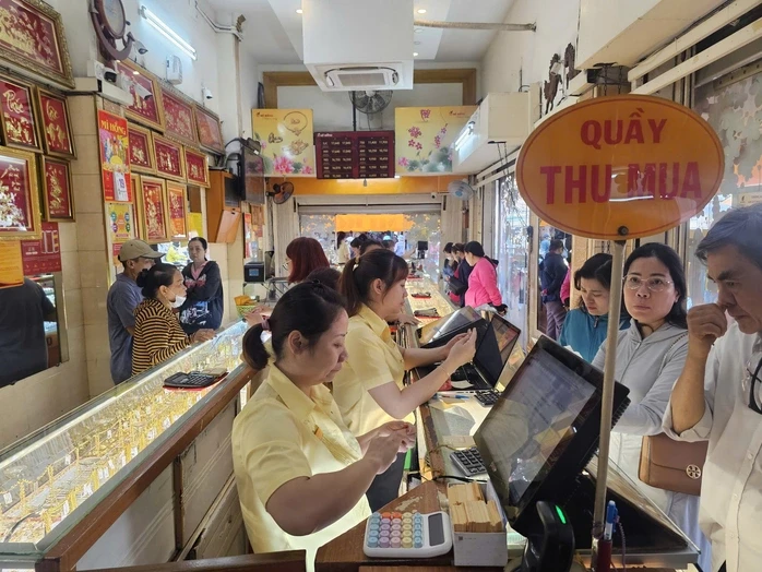 Sáng 19-3, giá vàng miếng, vàng nhẫn đồng loạt rớt 4,6 triệu đồng/lượng Sáng 19-3, giá vàng miếng, vàng nhẫn đồng loạt rớt 4,6 triệu đồng/lượng