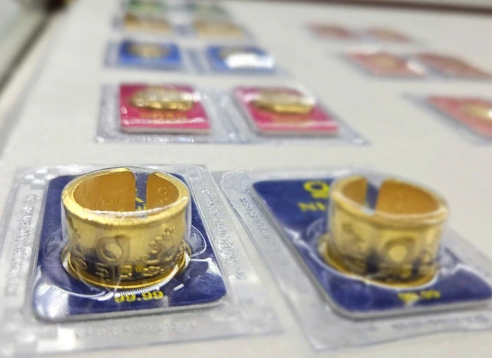 Sáng 9-4, vừa mở cửa, giá vàng miếng SJC, vàng nhẫn rớt thêm 4,5 triệu đồng Sáng 9-4, vừa mở cửa, giá vàng miếng SJC, vàng nhẫn rớt thêm 4,5 triệu đồng