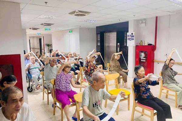 Sáng đưa đi, tối đón về với 200 nghìn đồng/ngày: Dịch vụ bán trú người già xuất hiện tại Hà Nội, Hải Phòng, Hưng Yên, Phú Thọ Sáng đưa đi, tối đón về với 200 nghìn đồng/ngày: Dịch vụ bán trú người già xuất hiện tại Hà Nội, Hải Phòng, Hưng Yên, Phú Thọ