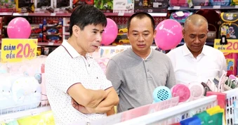 Sếp Thế Giới Di Động muốn bán 2 triệu cổ phiếu, dự thu 170 tỷ đồng