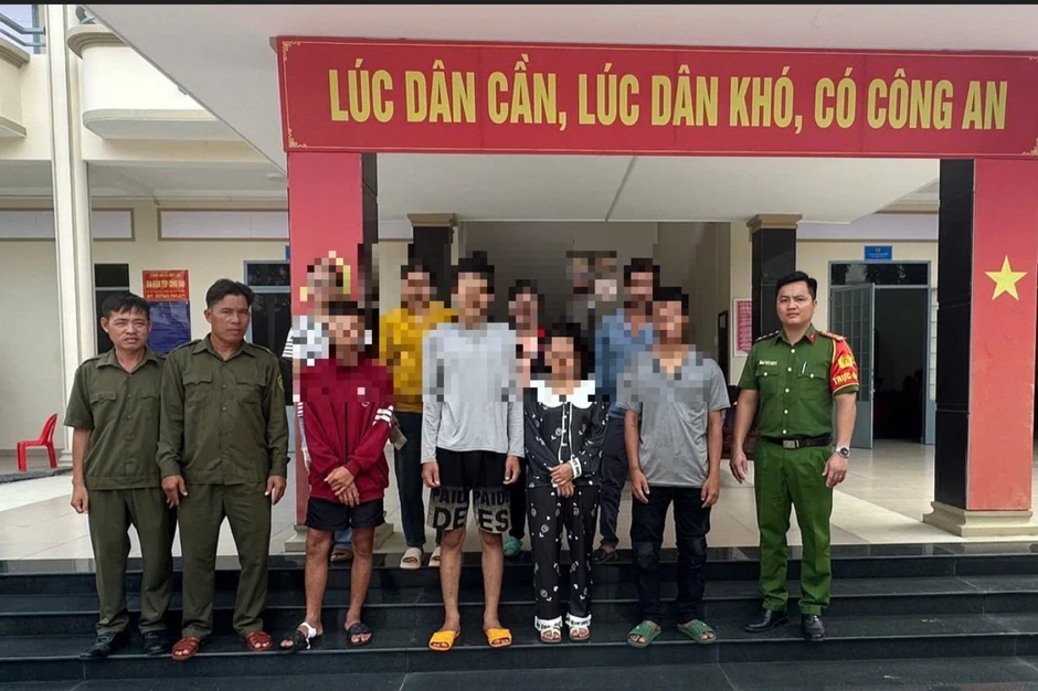 Suýt bị lừa sang Campuchia vì tin lời hứa 'trả lương 1,8 triệu đồng/ngày' Suýt bị lừa sang Campuchia vì tin lời hứa 'trả lương 1,8 triệu đồng/ngày'