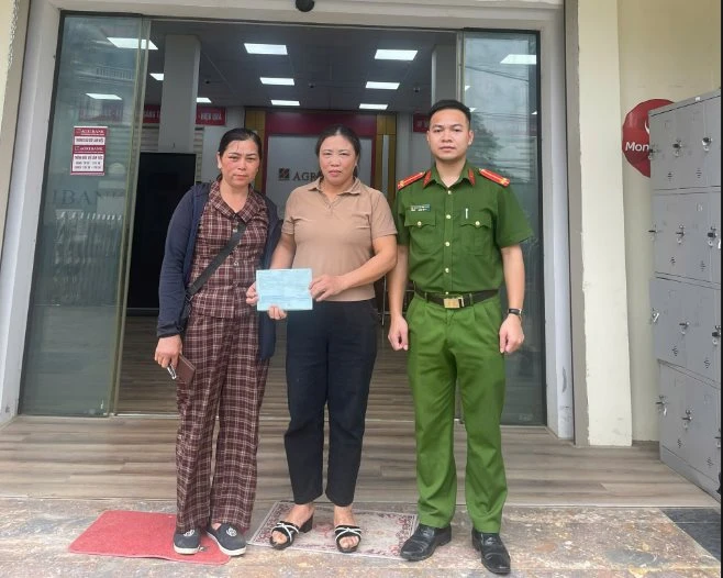Tài khoản của 1 công ty phát sinh chuyển khoản 570 triệu đồng với người phụ nữ ở Nà Hang: Công an lập tức xác minh giao dịch