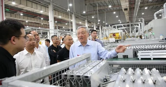 Thăm nhà máy VinFast, Phó Thủ tướng chỉ ra hướng đi tiên phong của Tập đoàn tỷ phú Phạm Nhật Vượng