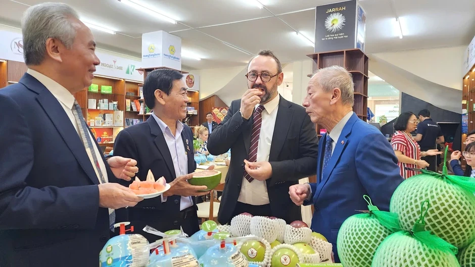 Thấy gì qua việc Việt Nam được nâng triển vọng tín nhiệm lên mức tích cực?