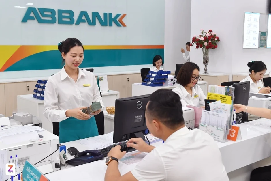 Thu nhập nhân viên ABBank tăng vọt khi ông Vũ Văn Tiền làm Chủ tịch Thu nhập nhân viên ABBank tăng vọt khi ông Vũ Văn Tiền làm Chủ tịch