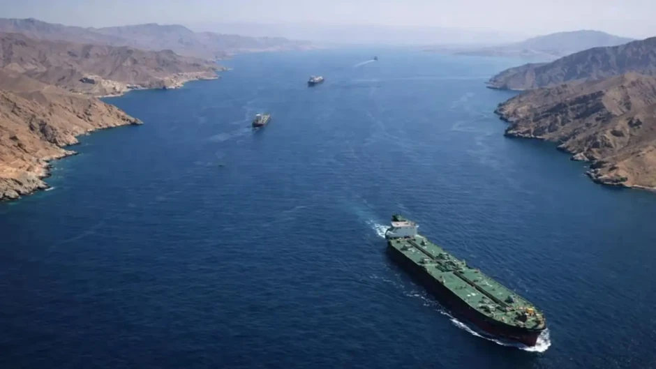 Thu phí 2 triệu USD/tàu qua eo Hormuz: “Luật chơi” mới lộ diện? Thu phí 2 triệu USD/tàu qua eo Hormuz: “Luật chơi” mới lộ diện?