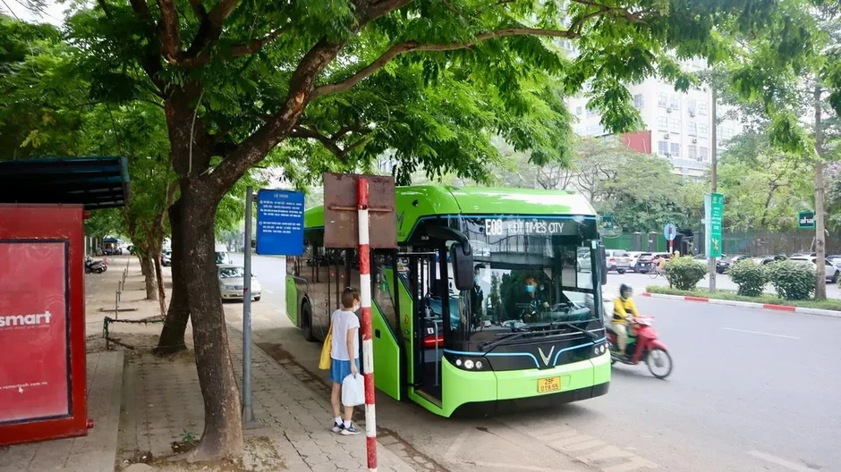 Thủ tướng: Ít nhất 50% xe công cộng ở các TP phải là xe điện; sử dụng 1 loại xăng mới ngay trong tháng 4 Thủ tướng: Ít nhất 50% xe công cộng ở các TP phải là xe điện; sử dụng 1 loại xăng mới ngay trong tháng 4